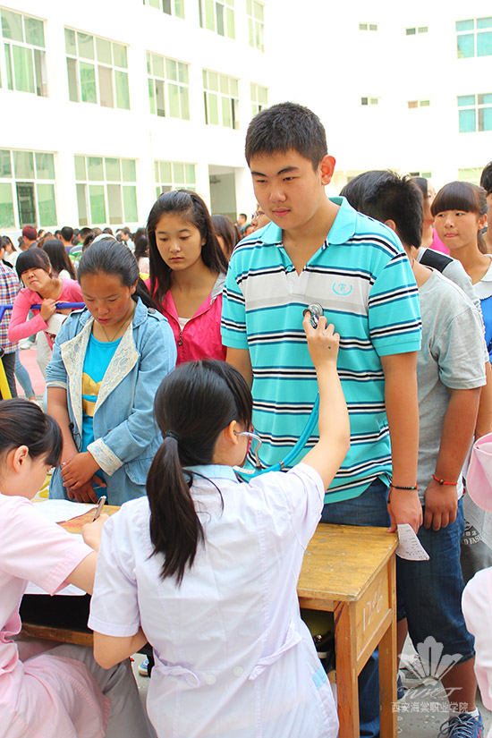 西安海棠学院2013级第二批新生体检工作圆满完成
