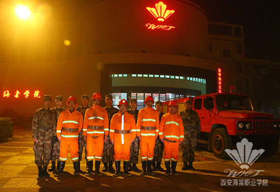 SUNBET申搏党政领导深入教学班进行节日慰问