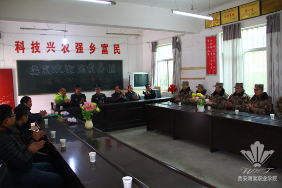 西安海棠集团董事长王卓一行前往山阳县黄龙小学进行慰问