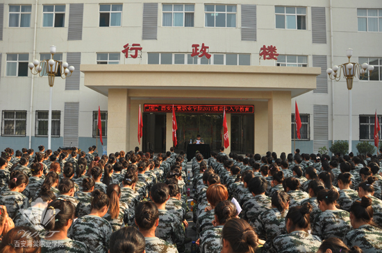 宋继民老师为新生做安全教育讲座