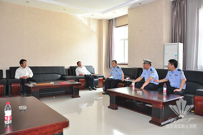 西安海棠学院荣获“西安市2013年度文明交通示范单位”称号 